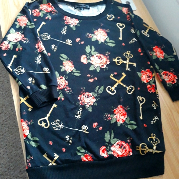 Romantic top - Picture 1 of 4